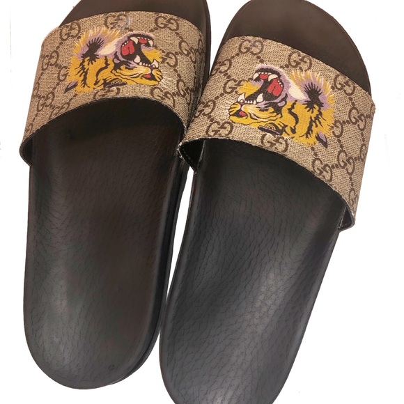 gucci lion flip flops